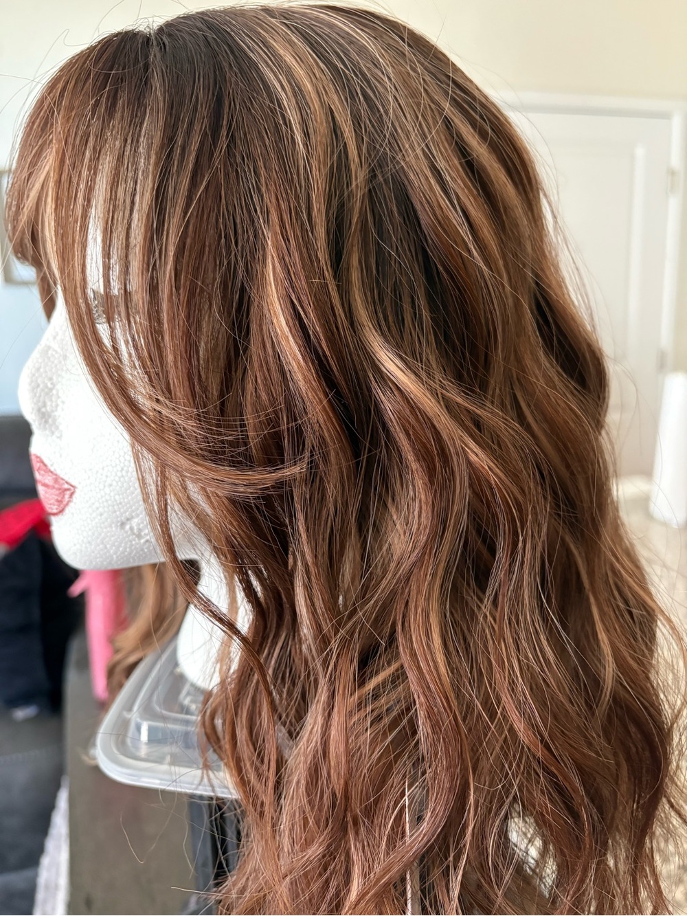 14’ Fall Truffle Wig w Light Brown  Blonde Highlights.